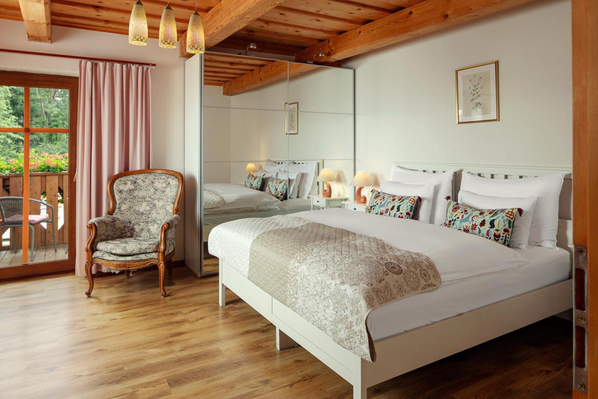 Hotel Krizovy Vrch Есеник Экстерьер фото